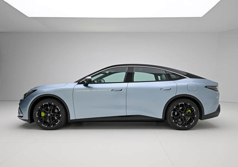 全新中型车即将上市！纯电／增程式双动力可选，搭载800V高压平台