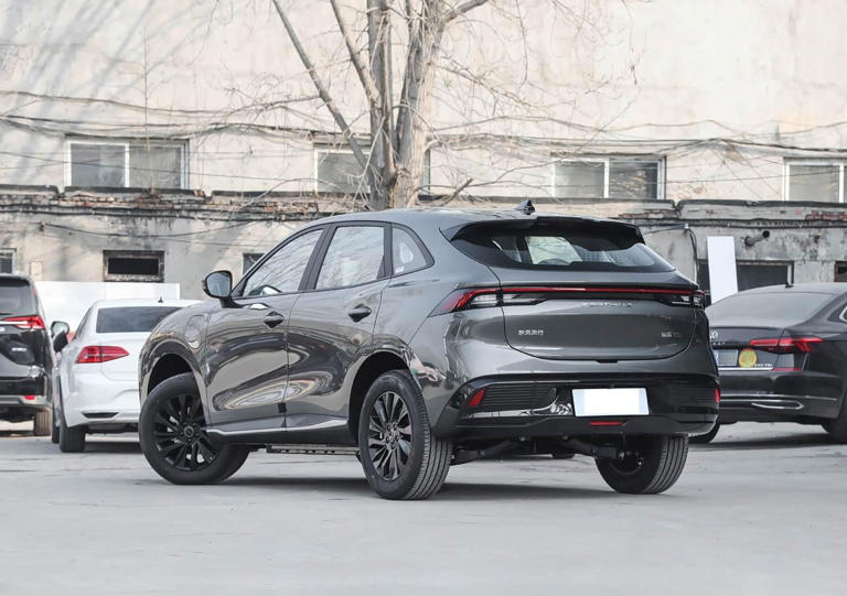 全新纯电SUV上市！售价亲民，轿跑外观动感十足，纯电续航530公里