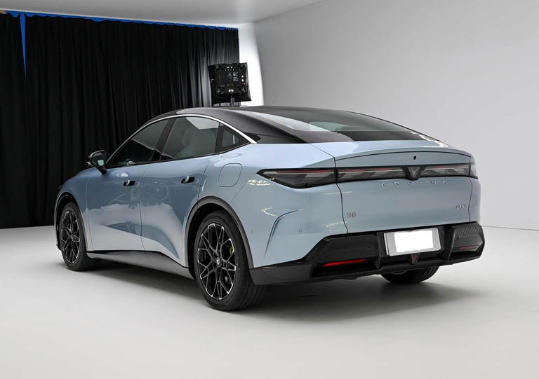 全新中型车即将上市！纯电／增程式双动力可选，搭载800V高压平台