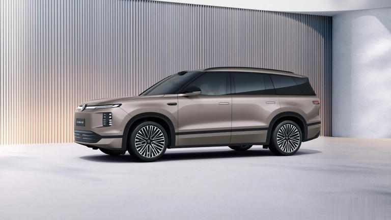 上汽大众ID. ERA 9X内饰官图发布，科技实用两不误