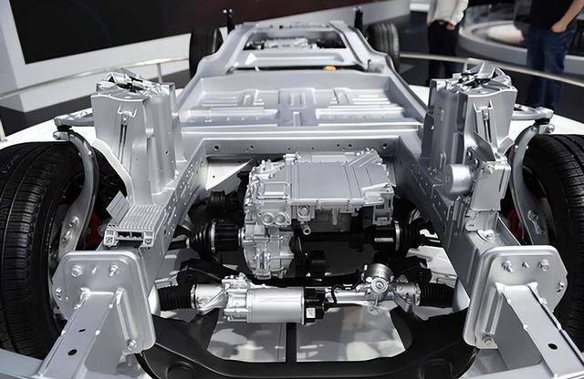 小鹏G7超级增程实测！1704km续航封神，家用SUV天花板再升级