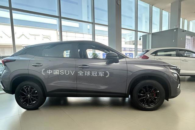 驾驶乐趣与科技感并存：奇瑞瑞虎5X全方位体验