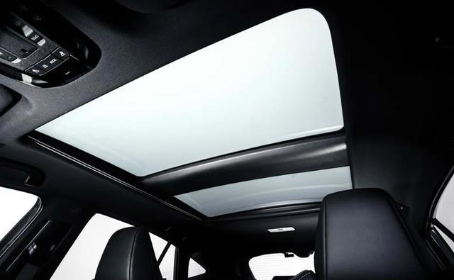 丰田全新凌放HEV海外上市，搭第四代THS混动系统，油耗4.7L／100km