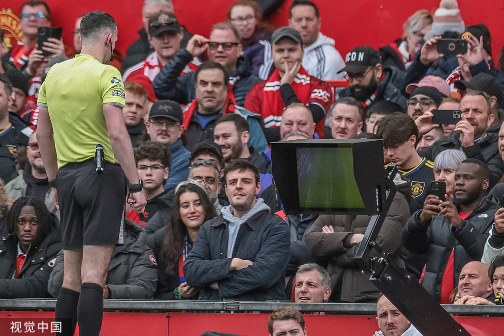 力求减少VAR中断！泰晤士：英足总希望试行教练挑战机制