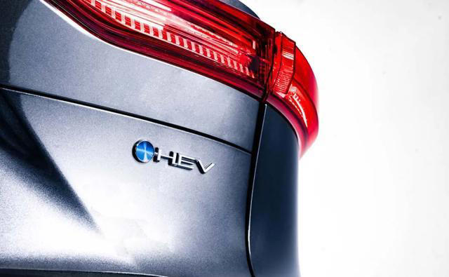 丰田全新凌放HEV海外上市，搭第四代THS混动系统，油耗4.7L／100km