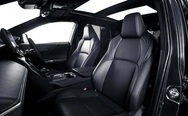 丰田全新凌放HEV海外上市，搭第四代THS混动系统，油耗4.7L／100km