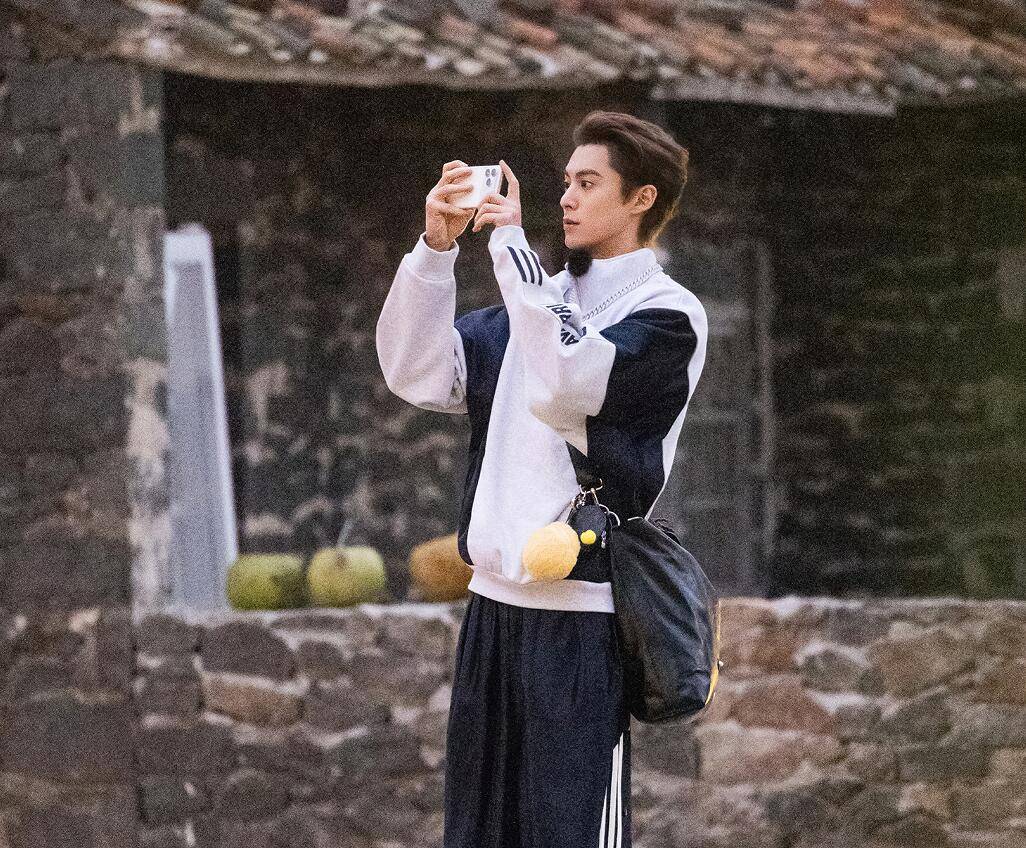 要不是白鹿的“两级反转”，这期《客栈2026》怕是要被骂上热搜了