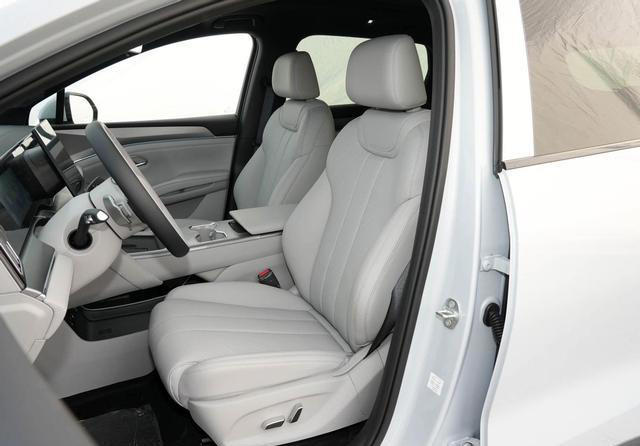 预计售18万？续航710km+后排能当床，比亚迪新款SUV实车亮相