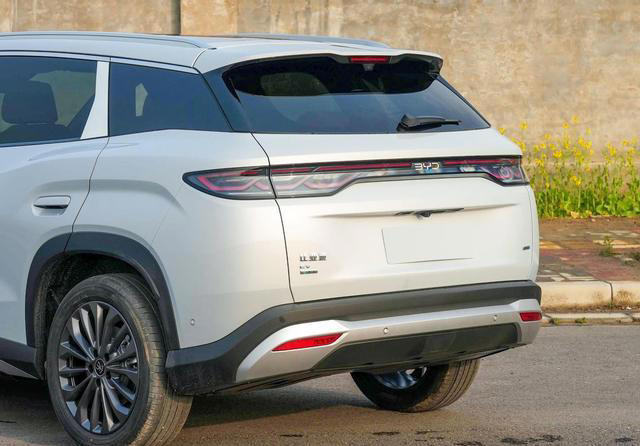 预计售18万？续航710km+后排能当床，比亚迪新款SUV实车亮相