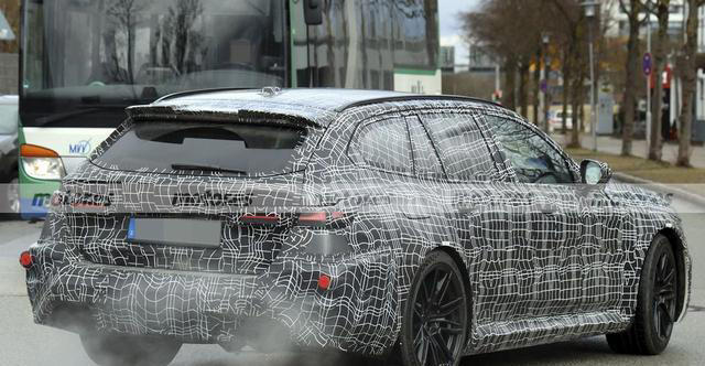 宝马M5旅行版中期改款谍照解析，V8插混动力能否续写传奇？