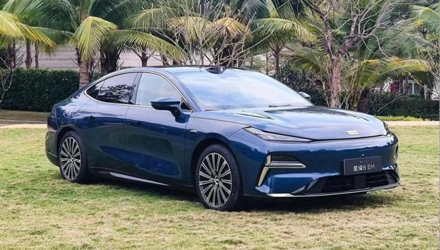 8.79万买5米长插混C级车，首月狂卖1万多辆，合资车还香吗？