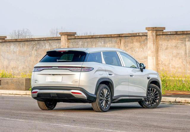 预计售18万？续航710km+后排能当床，比亚迪新款SUV实车亮相