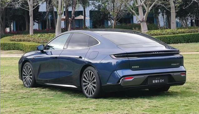 8.79万买5米长插混C级车，首月狂卖1万多辆，合资车还香吗？