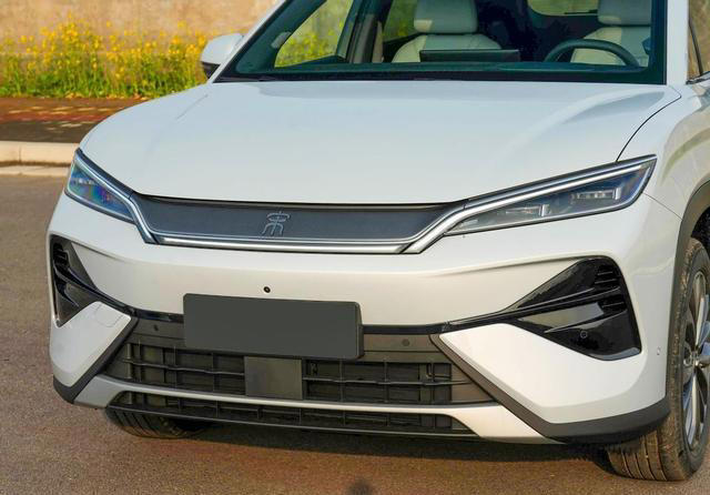 预计售18万？续航710km+后排能当床，比亚迪新款SUV实车亮相