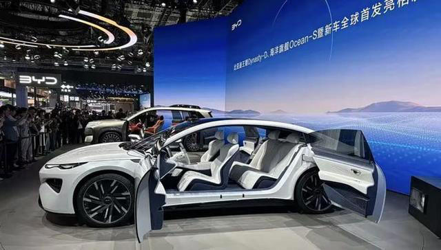 全球第一！海豹08发布，充电5分钟能跑400公里，于3月5日首发亮相