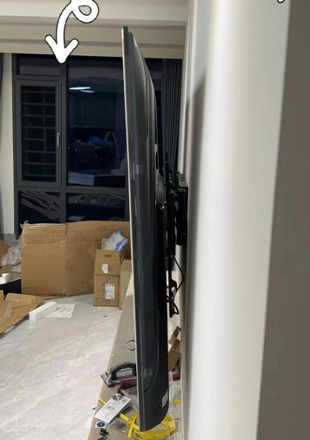 电视挂墙上，已经淘汰了！学年轻人这么做，安装师傅都说头次见