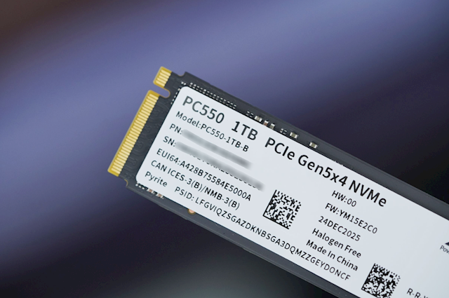 长江存储首款商用PCIe 5.0 SSD! PC550 1TB图赏