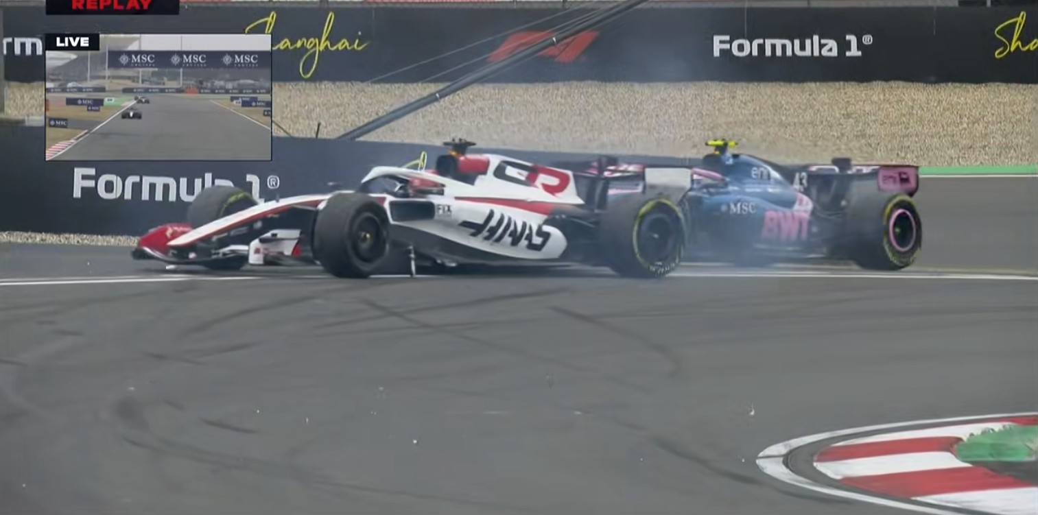 F1中国站实况：科拉平托与奥康发生碰撞&阿隆索退赛