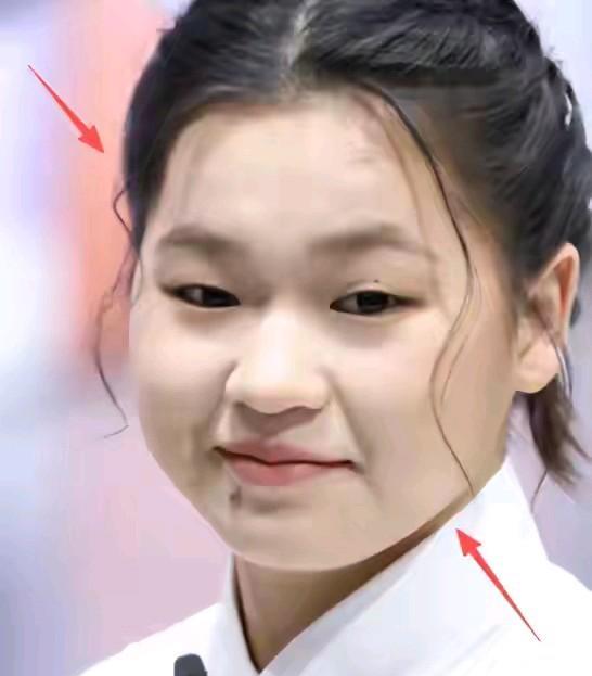 全红婵出席上海活动！穿搭被吐槽，身宽体胖成H型身材，福相满满