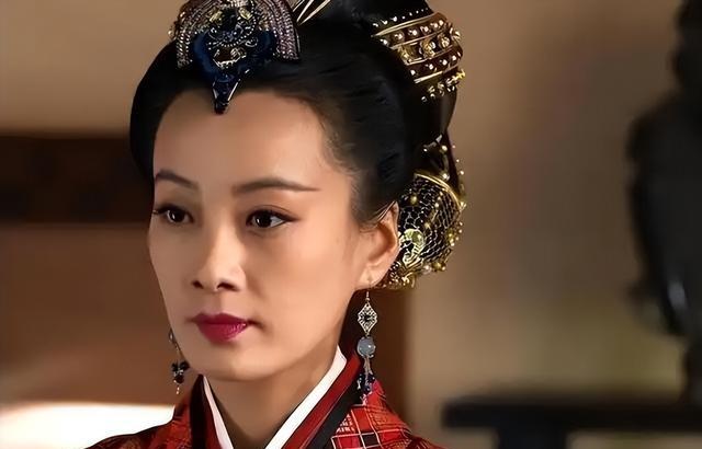 女演员与他同居五年，将美好的年华都给了他，他却选择和闺蜜结婚