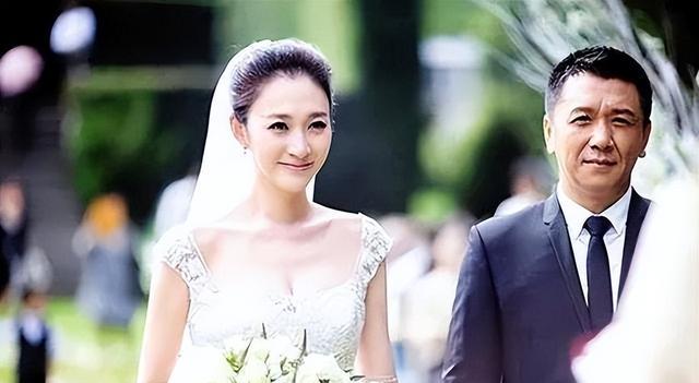 女演员与他同居五年，将美好的年华都给了他，他却选择和闺蜜结婚