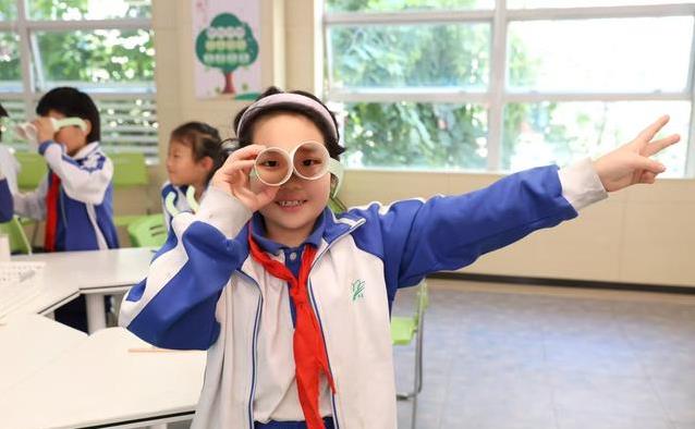 孩子戴上数学帽瞬间变探险家，这所学校把枯燥数学玩成最嗨游戏