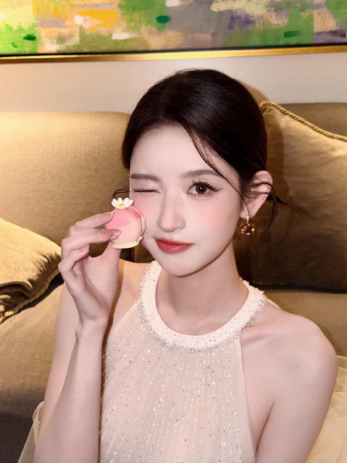 王玉雯穿纱裙似优雅天鹅 美貌养眼气质在线