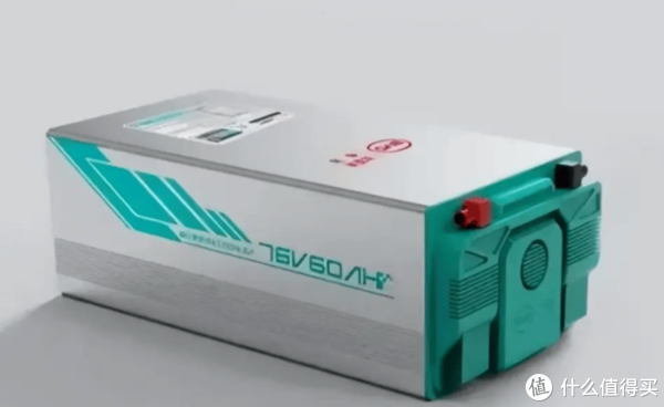 比亚迪电摩续航300公里，百公里成本不到2元，一年省出一部手机钱