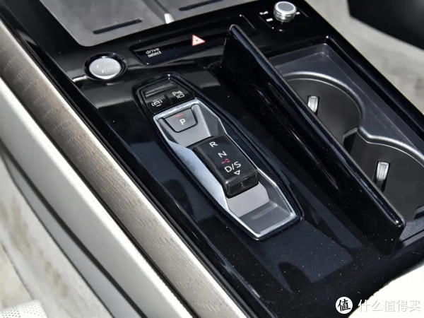 全新奥迪A6L来了，“官降”10.49万元，尺寸加长，外观变化大