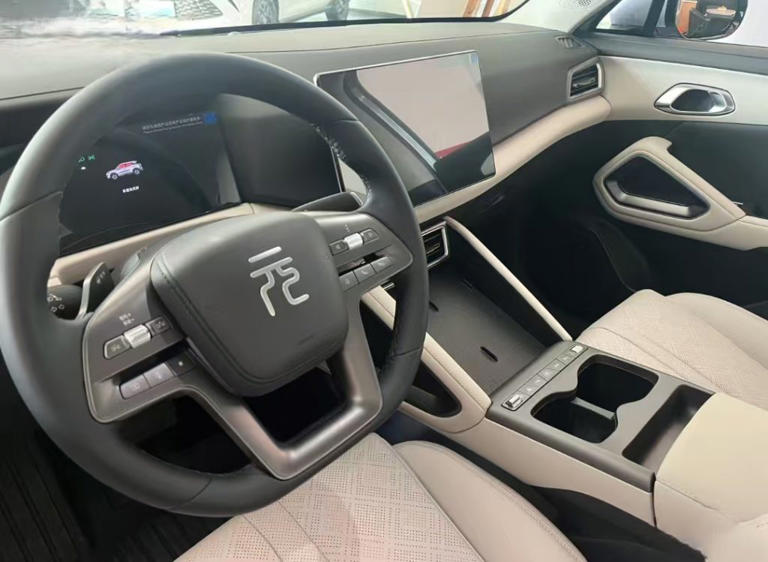 比亚迪新款降价增配引争议：到底算不算“背刺”老车主？