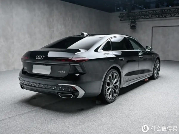 全新奥迪A6L来了，“官降”10.49万元，尺寸加长，外观变化大