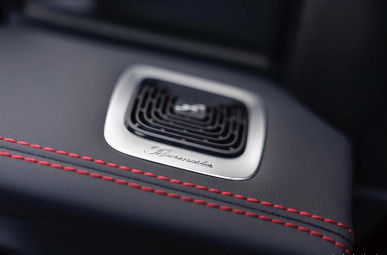 梅赛德斯-奔驰VLE纯电MPV登场，6-8座布局，续航700km！