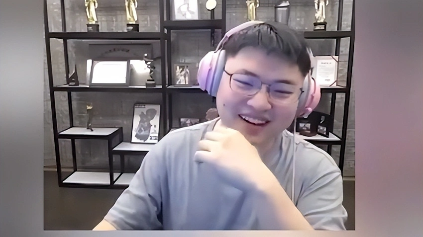 RNG两任上单决裂互喷! Doinb开团官方：比赛不让办，还说我是叛徒