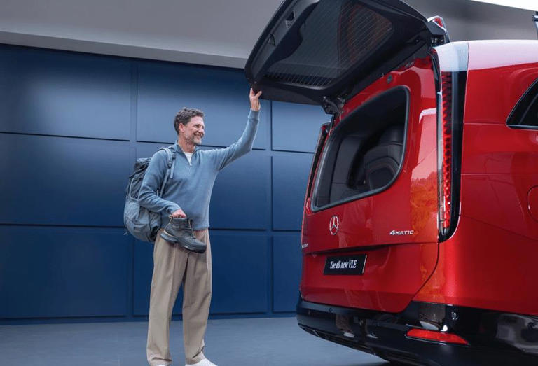 梅赛德斯-奔驰VLE纯电MPV登场，6-8座布局，续航700km！