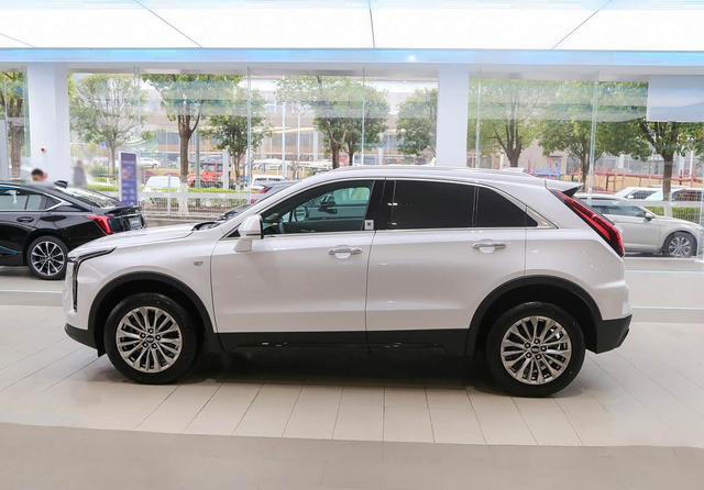 凯迪拉克入门级豪华SUV，一口价15.99万起！搭载33英寸9K曲面大屏