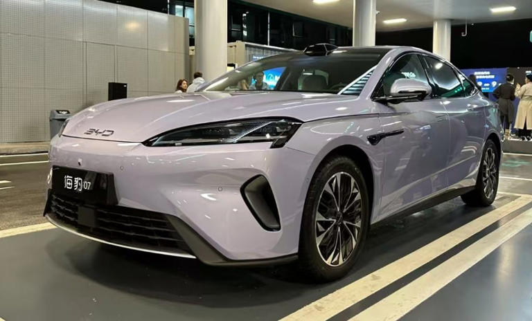 比亚迪新款降价增配引争议：到底算不算“背刺”老车主？