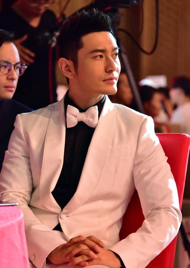 黄晓明三亚被偶遇，网友吐槽他跑步还戴假发穿增高鞋偶像包袱太重