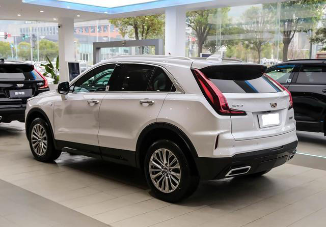 凯迪拉克入门级豪华SUV，一口价15.99万起！搭载33英寸9K曲面大屏