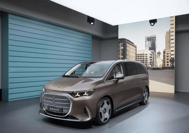 梅赛德斯-奔驰VLE纯电MPV登场，6-8座布局，续航700km！