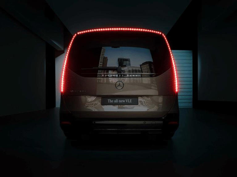 梅赛德斯-奔驰VLE纯电MPV登场，6-8座布局，续航700km！