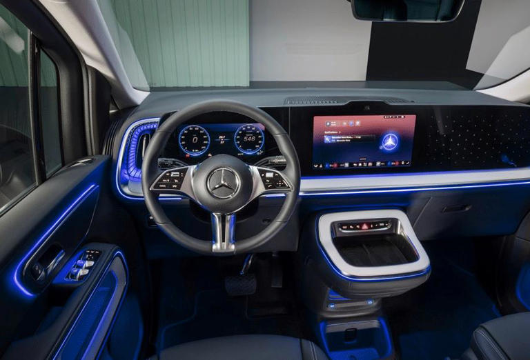 梅赛德斯-奔驰VLE纯电MPV登场，6-8座布局，续航700km！