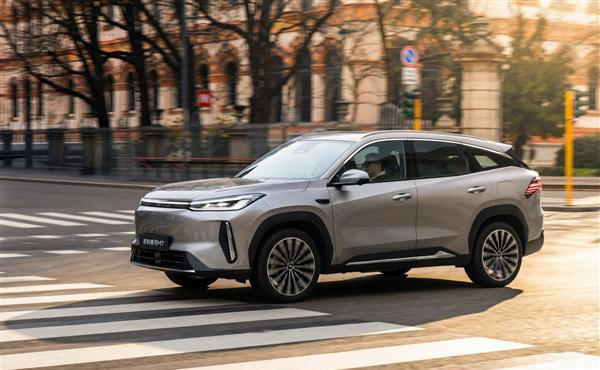 满油满电续航超1700km 银河M7官宣！吉利下一款爆款预定了