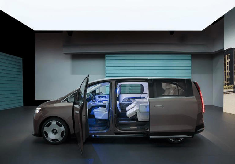 梅赛德斯-奔驰VLE纯电MPV登场，6-8座布局，续航700km！