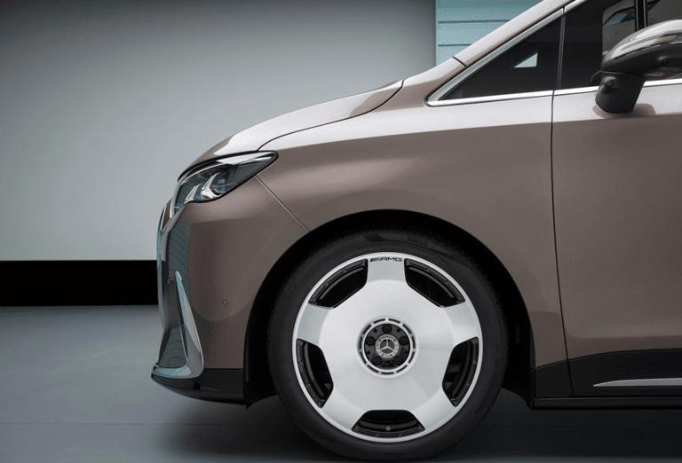 梅赛德斯-奔驰VLE纯电MPV登场，6-8座布局，续航700km！