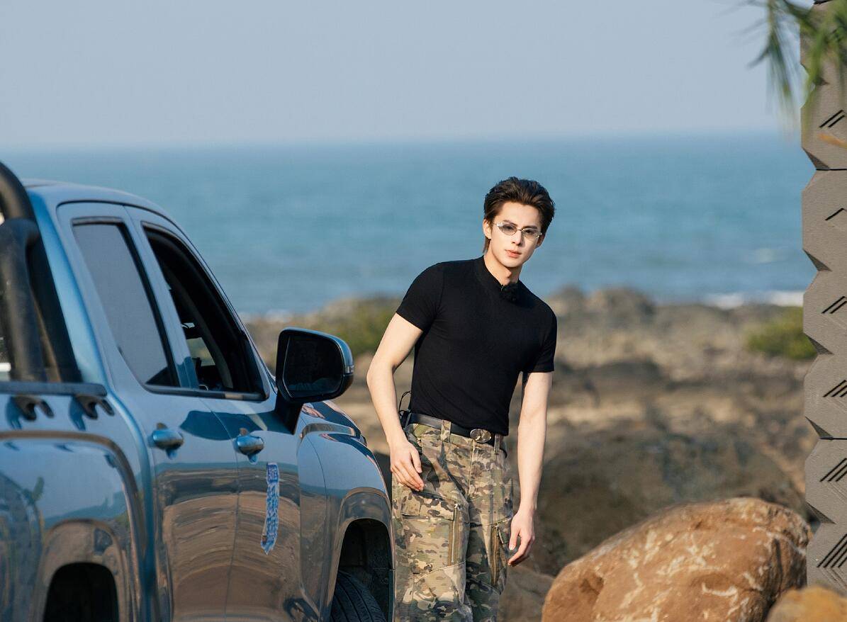 要是没有白鹿的“欠骂操作”，这期《客栈》怕是要被骂上热搜了