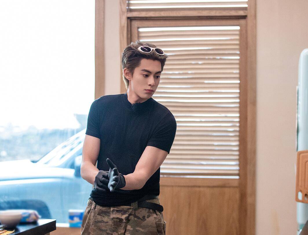 要是没有白鹿的“欠骂操作”，这期《客栈》怕是要被骂上热搜了