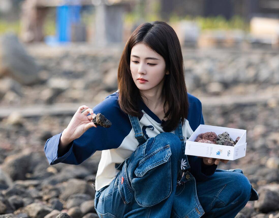 要是没有白鹿的“欠骂操作”，这期《客栈》怕是要被骂上热搜了