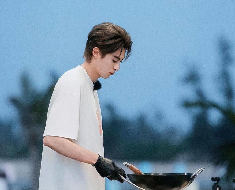 要是没有白鹿的“欠骂操作”，这期《客栈》怕是要被骂上热搜了