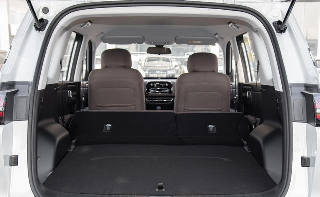 6-10万选家用SUV，别盯着合资了，五菱星光560很适合