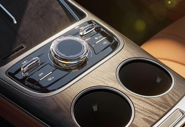 吉利的爆款SUV，轴距2785mm，搭载1.5升插混动力，续航1730km？